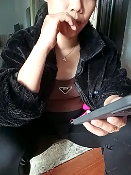 Sweet-Berry89 online show from 10/30/25, 02:46