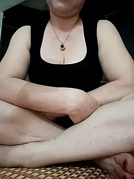 Kim-Anhh online show from 10/24/25, 06:32