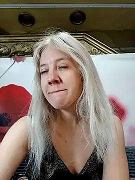 Snapshot of HeronDenni chatting on 10/25/25, 05:37 HeronDenni online show from 10/25/25, 05:37