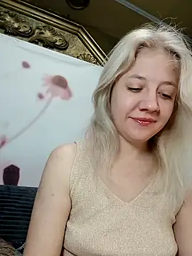 Snapshot of HeronDenni chatting on 12/19/25, 01:01 HeronDenni online show from 12/19/25, 01:01