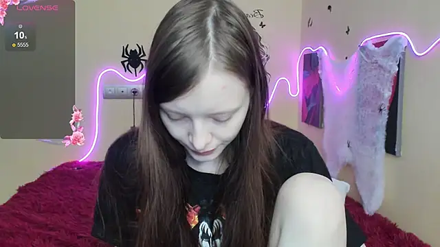 AliceHaris online show from 10/31/25, 04:35