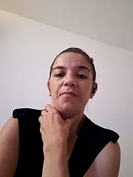 Snapshot of alinaalinutzq chatting on 09/10/25, 02:28 alinaalinutzq online show from 09/10/25, 02:28