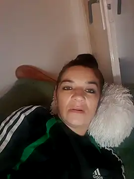 Snapshot of alinaalinutzq chatting on 10/11/25, 02:37 alinaalinutzq online show from 10/11/25, 02:37