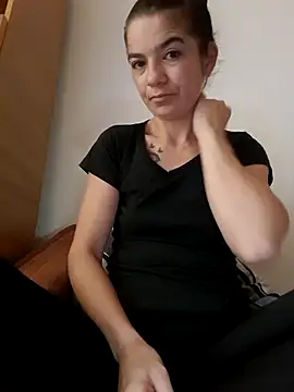 Snapshot of alinaalinutzq chatting on 11/02/25, 07:22 alinaalinutzq online show from 11/02/25, 07:22