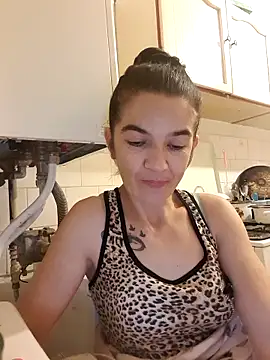 Snapshot of alinaalinutzq chatting on 11/29/25, 08:45 alinaalinutzq online show from 11/29/25, 08:45