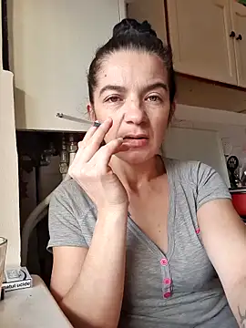 Snapshot of alinaalinutzq chatting on 12/16/25, 12:43 alinaalinutzq online show from 12/16/25, 12:43