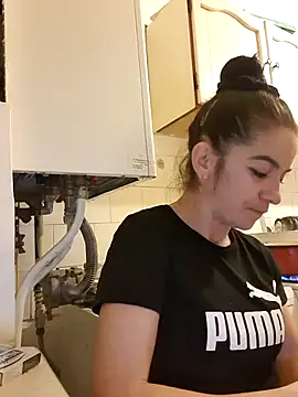 Snapshot of alinaalinutzq chatting on 12/18/25, 05:08 alinaalinutzq online show from 12/18/25, 05:08