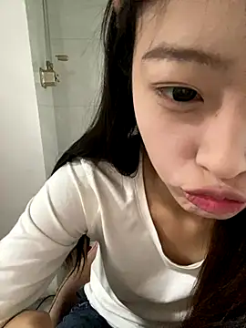 Snapshot of MengMeng0515 chatting on 11/15/25, 08:55 MengMeng0515 online show from 11/15/25, 08:55