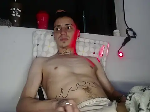 Snapshot of xalejo_max chatting on 10/21/25, 02:07 xalejo max online show from 10/21/25, 02:07