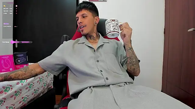 Snapshot of Savajelust chatting on 09/30/25, 12:10 Savajelust online show from 09/30/25, 12:10