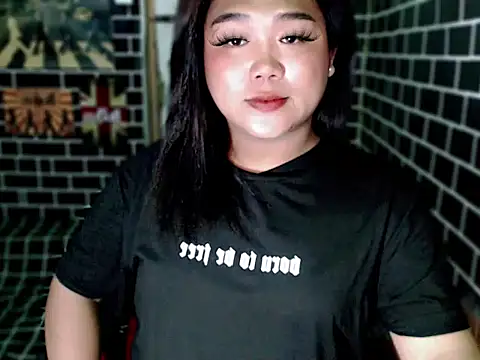 Snapshot of luluakovi_69 chatting on 11/18/25, 06:23 luluakovi 69 online show from 11/18/25, 06:23