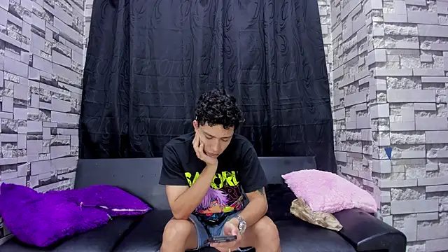 Snapshot of Crazy_Cult_Sex chatting on 10/08/25, 01:42 Crazy Cult Sex online show from 10/08/25, 01:42