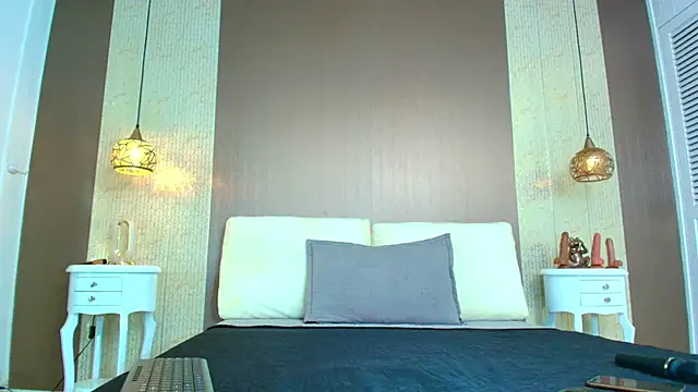 Tiifany Baker online show from 10/24/25, 08:05