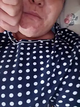 Snapshot of Uzhili chatting on 10/28/25, 06:43 Uzhili online show from 10/28/25, 06:43