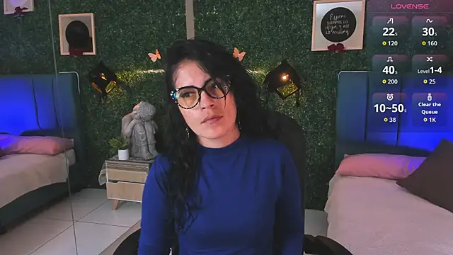 Snapshot of Linagh_ chatting on 11/06/25, 12:06 Linagh online show from 11/06/25, 12:06