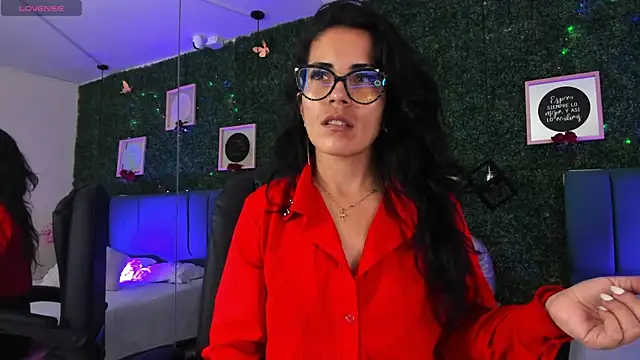 Snapshot of Linagh_ chatting on 11/19/25, 11:54 Linagh online show from 11/19/25, 11:54