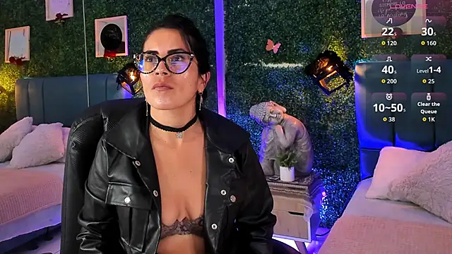 Snapshot of Linagh_ chatting on 11/21/25, 11:53 Linagh online show from 11/21/25, 11:53