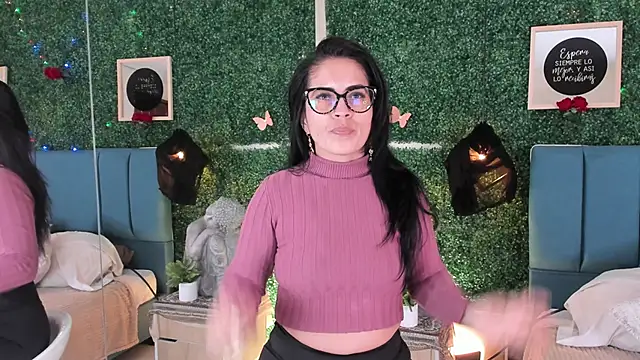 Snapshot of Linagh_ chatting on 11/29/25, 01:47 Linagh online show from 11/29/25, 01:47