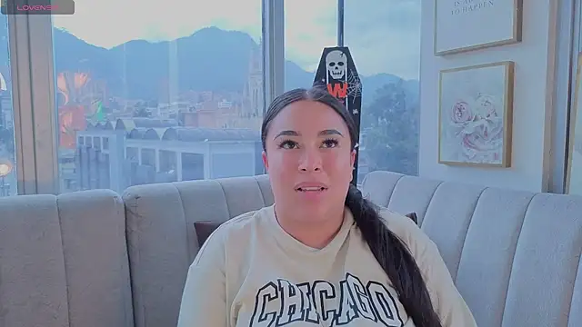 Snapshot of Zoey_thompson chatting on 10/30/25, 02:29 Zoey thompson online show from 10/30/25, 02:29