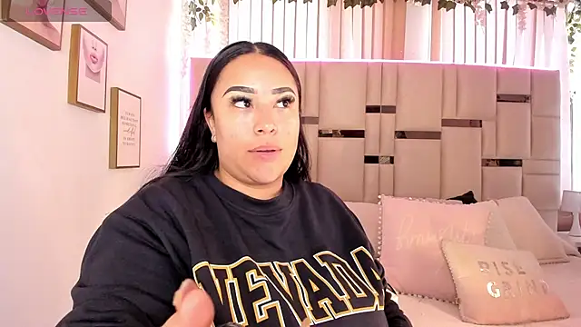 Snapshot of Zoey_thompson chatting on 11/14/25, 07:45 Zoey thompson online show from 11/14/25, 07:45