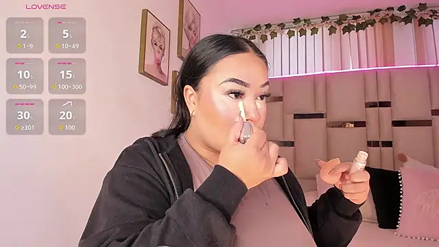 Snapshot of Zoey_thompson chatting on 11/15/25, 08:27 Zoey thompson online show from 11/15/25, 08:27