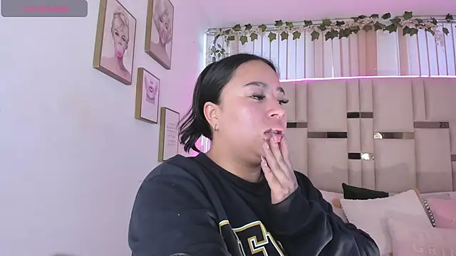 Snapshot of Zoey_thompson chatting on 11/20/25, 07:46 Zoey thompson online show from 11/20/25, 07:46