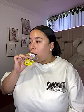 Zoey thompson online show from 06/12/26, 08:52
