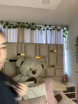 Zoey thompson online show from 06/17/26, 11:01