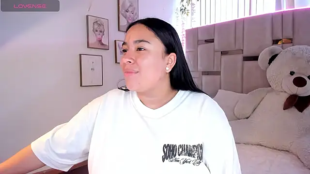 Zoey thompson online show from 07/03/26, 07:42