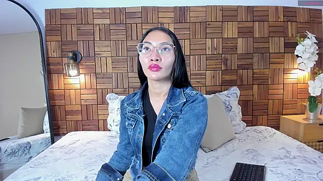 lucyy liiuu online show from 10/24/25, 08:05