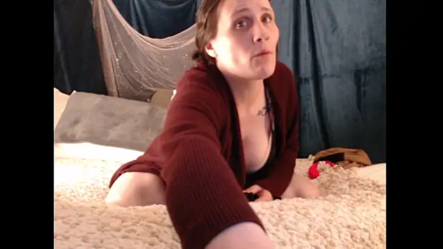 Snapshot of GabbyTate chatting on 10/04/25, 02:09 GabbyTate online show from 10/04/25, 02:09