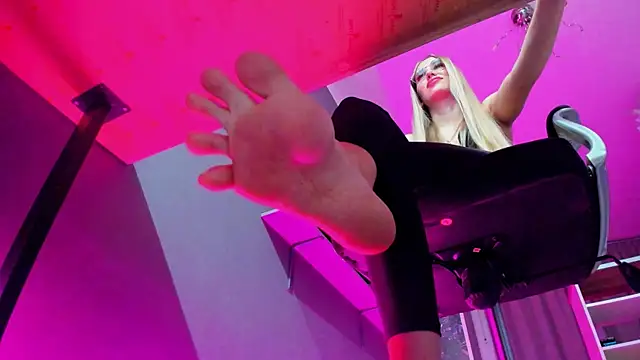 Yourweakness777 online show from 12/20/25, 11:12