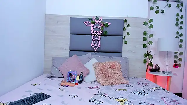 kathysmith19 online show from 10/07/25, 04:42