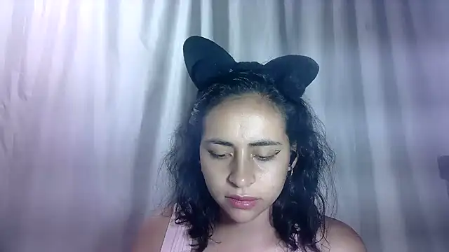 Snapshot of Anabelhotxx16 chatting on 10/06/25, 02:09 Anabelhotxx16 online show from 10/06/25, 02:09