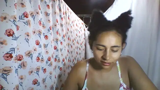 Snapshot of Anabelhotxx16 chatting on 10/11/25, 02:00 Anabelhotxx16 online show from 10/11/25, 02:00