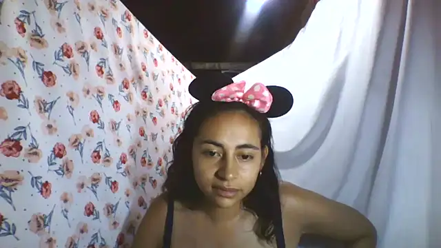 Snapshot of Anabelhotxx16 chatting on 10/22/25, 01:17 Anabelhotxx16 online show from 10/22/25, 01:17