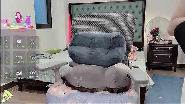 Snapshot of lulu404 chatting on 12/13/25, 11:21 lulu404 online show from 12/13/25, 11:21