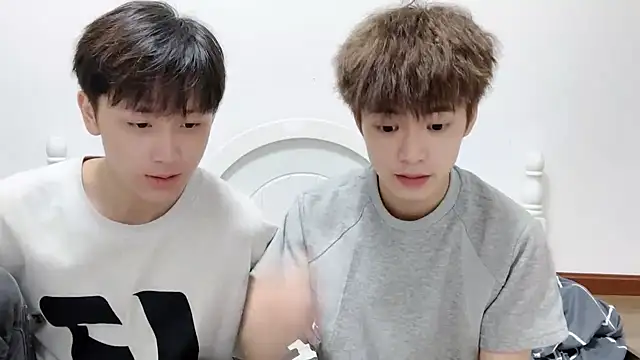 linger2563 online show from 10/03/25, 12:24