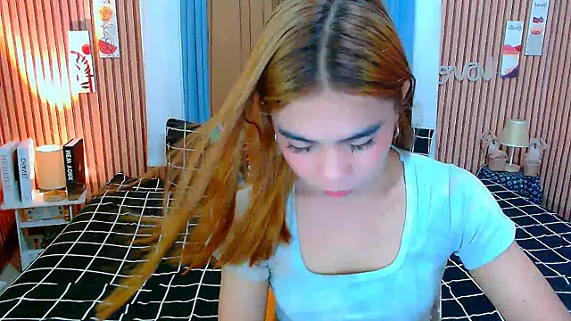 Snapshot of mikhaylahanderson chatting on 11/18/25, 03:34 mikhaylahanderson online show from 11/18/25, 03:34