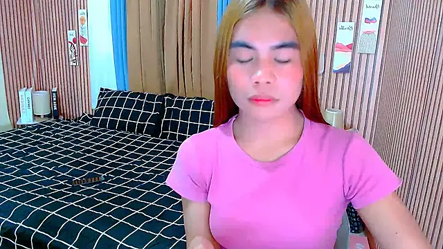 Snapshot of mikhaylahanderson chatting on 11/22/25, 04:44 mikhaylahanderson online show from 11/22/25, 04:44