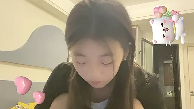 A 18 girls online show from 09/09/25, 11:54