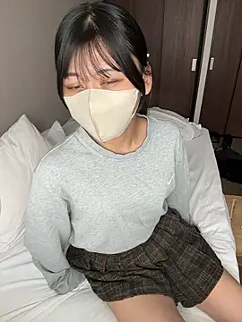 Snapshot of 0p-saki-p0 chatting on 12/17/25, 12:16 0p-saki-p0 online show from 12/17/25, 12:16