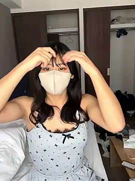 Snapshot of 0p-saki-p0 chatting on 12/18/25, 02:06 0p-saki-p0 online show from 12/18/25, 02:06