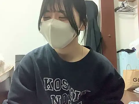 Snapshot of 0p-saki-p0 chatting on 03/23/26, 01:26 0p-saki-p0 online show from 03/23/26, 01:26