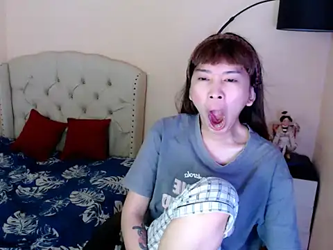 ShantalFoxxy  online show from 05/26/26, 02:02