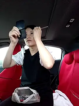 Snapshot of Haili-1 chatting on 10/12/25, 11:04 Haili-1 online show from 10/12/25, 11:04