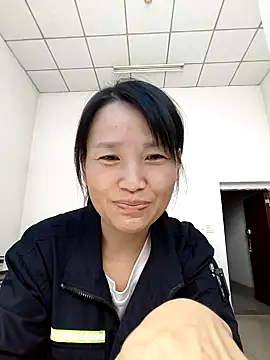 Snapshot of Haili-1 chatting on 10/16/25, 08:04 Haili-1 online show from 10/16/25, 08:04