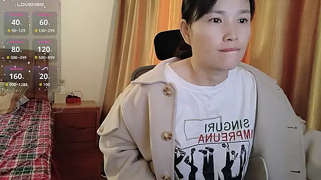 Snapshot of Haili-1 chatting on 10/24/25, 11:01 Haili-1 online show from 10/24/25, 11:01