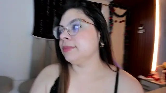 Snapshot of shasha_bloom chatting on 12/14/25, 11:37 shasha bloom online show from 12/14/25, 11:37