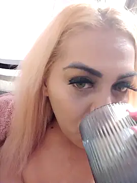 izauri2025 online show from 10/11/25, 05:50